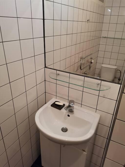 Cozy Studio In The City Centre Near Train Station ブラチスラヴァ エクステリア 写真